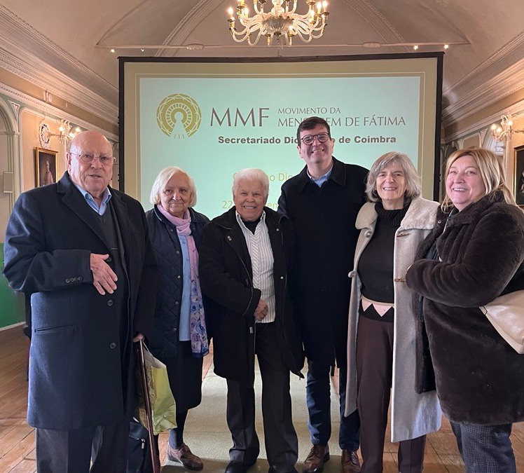 Encontro de comunhão, fé e entrega ao Coração de Maria