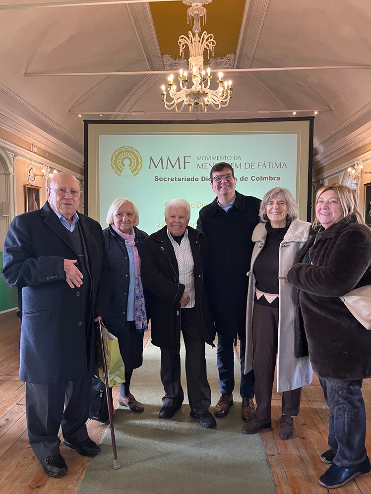 Encontro de comunhão, fé e entrega ao Coração de Maria